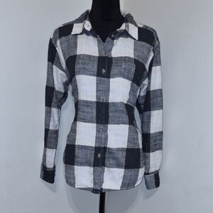 American Eagle Gray and Cream Plaid Shirt